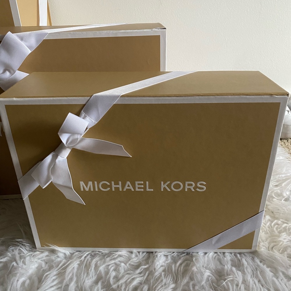 Michael Kors Gift Boxes with White Ribbons (3) - Picture 2 of 9